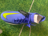 Nike Phantom GT2 Academy Indoor soccer cleats